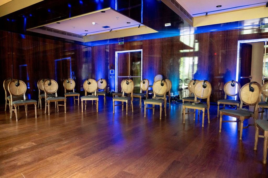 Sala montada para a experiência antes da chegada dos participantes
