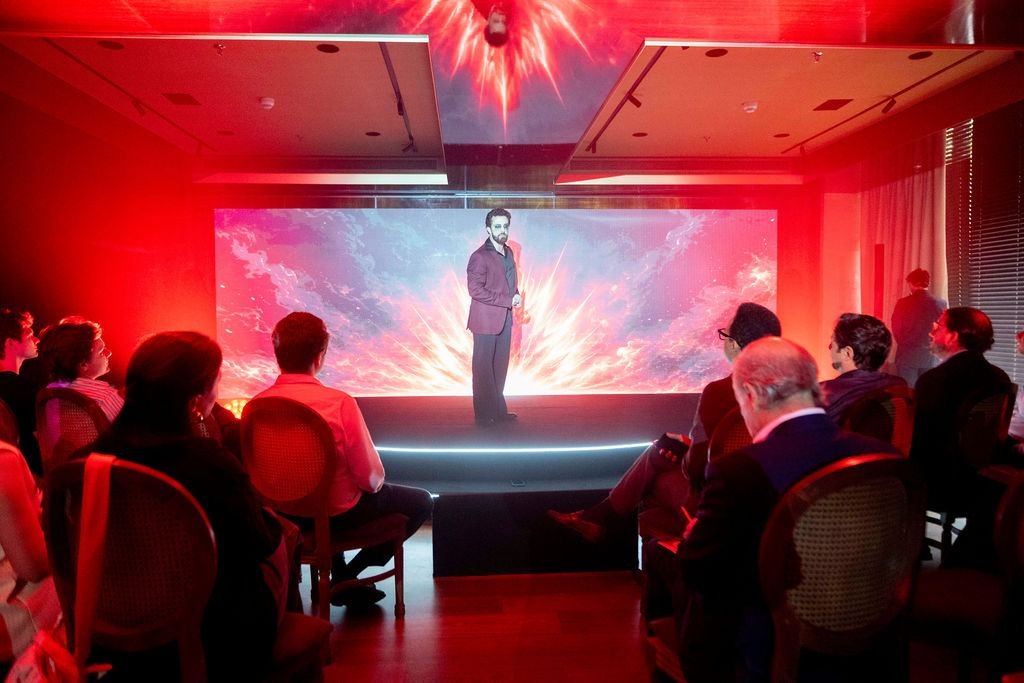 Plateia acompanhando a apresentação no auditório